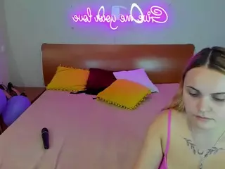 MagicEyesss's Live Sex Cam Show