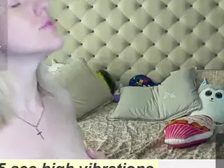 LunaShy's Live Sex Cam Show