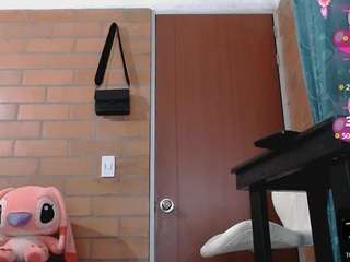 piahot-candy's CamSoda show and profile