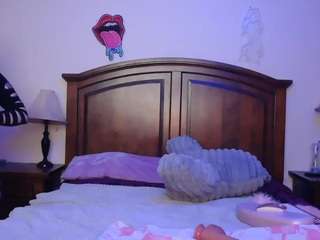 Live webcam model jadeluv004 on Soda Cams