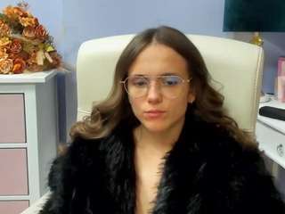 Эта модель сейчас онлайн. emilydirty