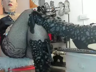 BRENDAMILFHOT's Live Sex Cam Show