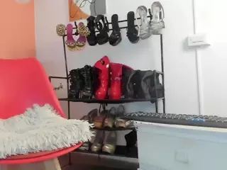 BRENDAMILFHOT's Live Sex Cam Show