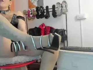 BRENDAMILFHOT's Live Sex Cam Show