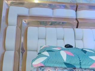 valkiria-moore live cam profile