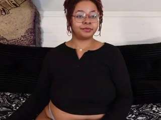 This model is live right now. bbwnextdoor