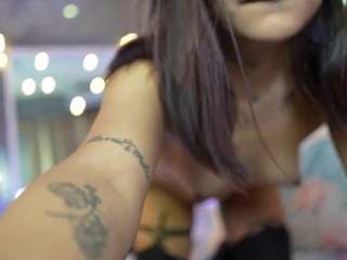 kinky-camila