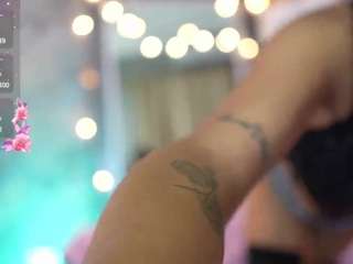 kinky-camila
