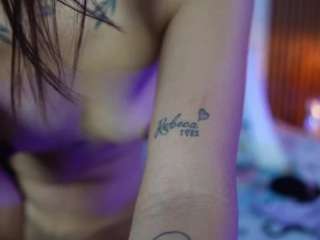 kinky-camila