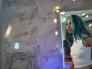 kinky-camila
