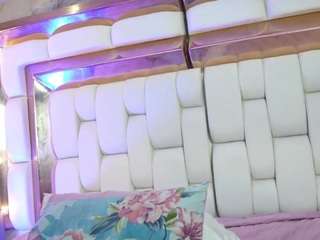 kinky-camila webcam model