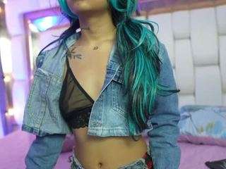 kinky-camila