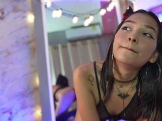 kinky-camila