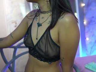 kinky-camila