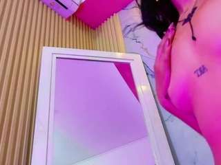 kinky-camila