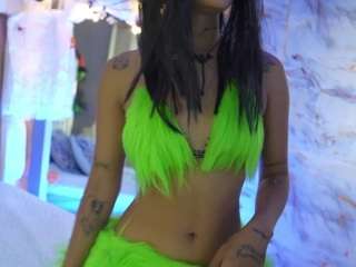 kinky-camila