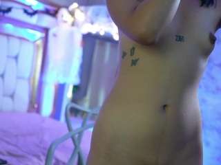 kinky-camila