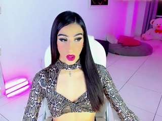 sweet-zoee2's CamSoda show and profile