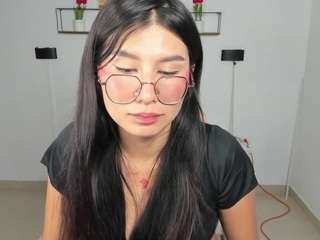 emily-villamil webcam