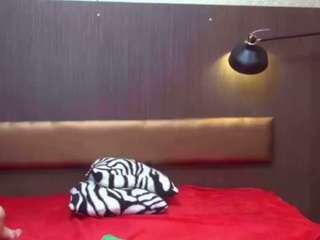 le modèle tessawtsn est en webcam porno dans un show sur le site camsoda, il possède les tags suivants: amateur,feet,tattoos,robe,pussy,middle aged,mature,lush,lovense,lingerie,flashing,anal,fingers,dildo,cum,brown eyes,blowjob,black hair,bikini,bedroom