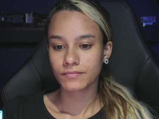 kelayabrunette Live Webcam on CamSoda