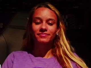 kelayabrunette