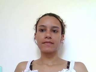 kelayabrunette