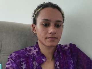 kelayabrunette