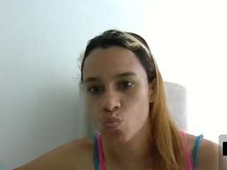 kelayabrunette