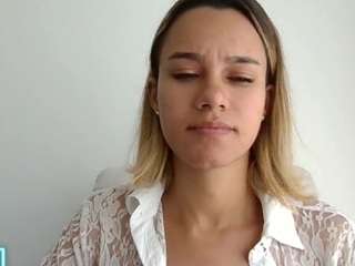 kelayabrunette webcam