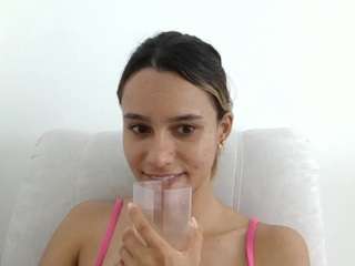 kelayabrunette live cam profile