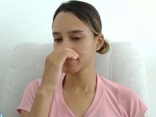 kelayabrunette Feet live webcam