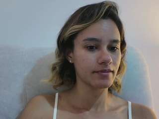 kelayabrunette live cam profile