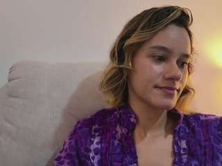 kelayabrunette live cam profile