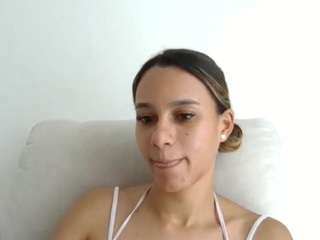 kelayabrunette