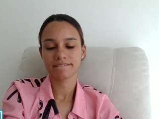 kelayabrunette