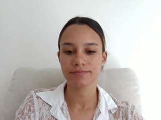 kelayabrunette
