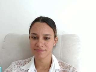 kelayabrunette