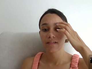 Este modelo está ao vivo agora. kelayabrunette