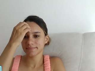 kelayabrunette