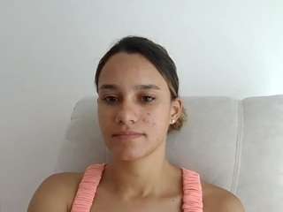 This model is live right now. kelayabrunette