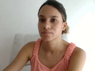 Este modelo está ao vivo agora. kelayabrunette