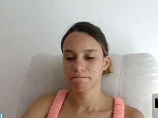 kelayabrunette