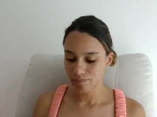 kelayabrunette