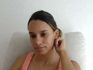 kelayabrunette