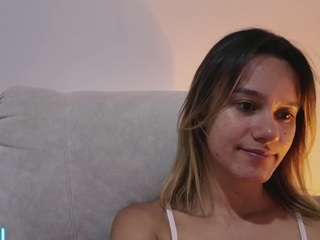 kelayabrunette