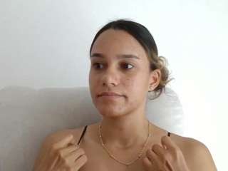 kelayabrunette webcam