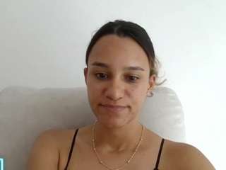 kelayabrunette