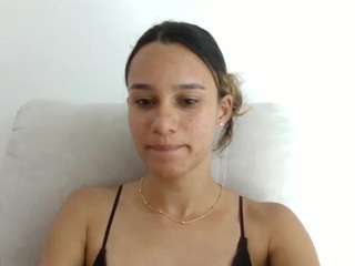 kelayabrunette