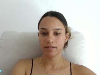 kelayabrunette